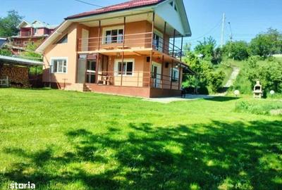 Casă cu 3 camere cu Teren 1453 Mp în Central - 2