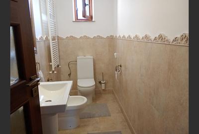 Casă cu 5 camere cu Canalizare în Central - 11