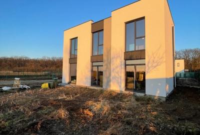 Casă individuală cu 5 camere cu Canalizare în Balotești