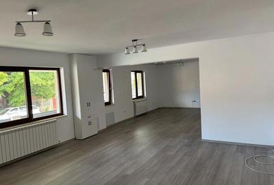 Spațiu comercial, de 70 mp, în Decebal - 8