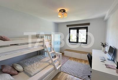 Duplex cu 5 camere cu Canalizare în Cristian - 3