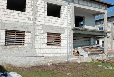 Casă cu 4 camere în Central