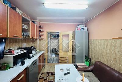 Apartament cu 2 camere decomandat în Valea Aurie - 2