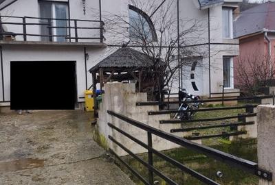 Casă cu 3 camere cu Teren 1700 Mp în Săbișa - 1
