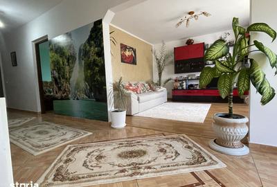 Casă cu 5 camere cu Teren 576 Mp în Central - 1