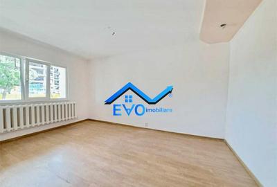 Apartament o camera, de , decomandat, cu boxa, renovat, Frum
