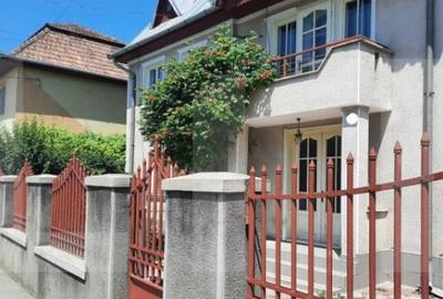 Casă cu 4 camere cu Teren 2145 Mp în Central - 7