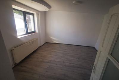 Casă cu 3 camere în Sărărie - 2