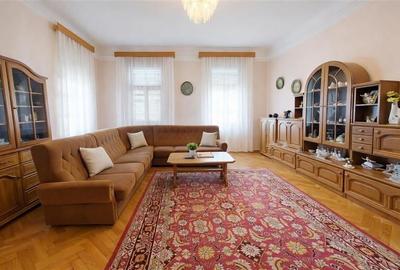 Poveste saseasca la umbra vitei de vie, cu crama si gradina cu flori, Central Co - 2