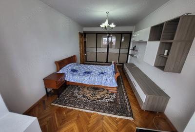 Apartament cu 3 camere decomandat în P-ța Victoriei - 1