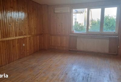 Spațiu comercial, de 15 mp, în Industriilor - 6
