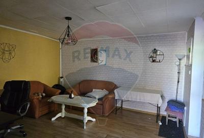 Casă cu 5 camere cu Garaj în George Enescu - 13