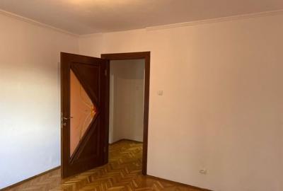 Apartament cu 3 camere decomandat în 1 Mai - 5