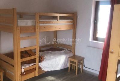 Casă cu 10 camere cu Teren 300 Mp în Cristian - 1