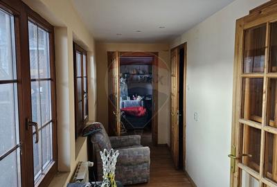 Casă cu 6 camere cu Teren 2803 Mp în Central - 21