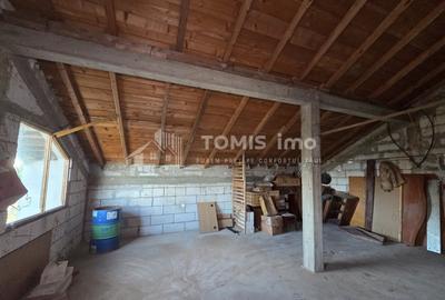 Casa cu mansarda, la rosu, in Lazu - 14
