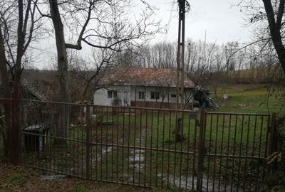Casă cu 3 camere în Cătina - 2