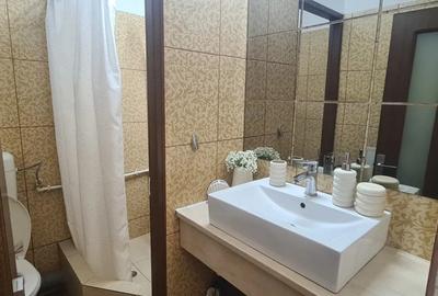 Garsonieră decomandată în Trocadero