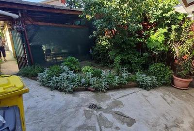 Vanzare casa cu anexa locuibila si teren - 9