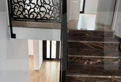 Casă cu 4 camere cu Teren 373 Mp în Central - 2