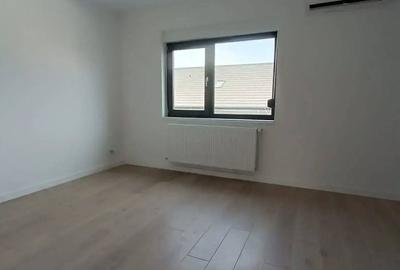 Casă cu 4 camere cu Teren 300 Mp în Central
