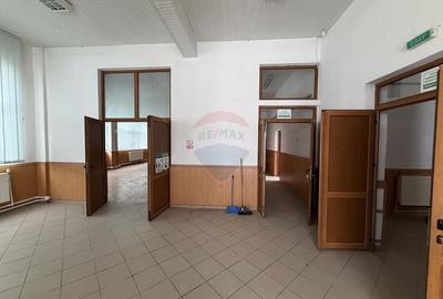 Spațiu comercial, de 1,200 mp, în Central - 21