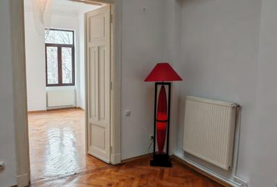 Casă cu 9 camere cu Canalizare în P-ța Romană - 15