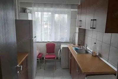 Apartament 3 camere, Ultracentral, etaj 2 - 2