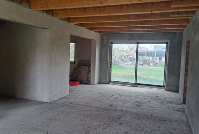 Casă cu 4 camere în Acățari - 6