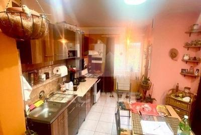 Apartament cu 3 camere decomandat, mobilat în Între Lacuri
