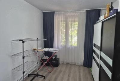 Vand apartament 2 camere Piata Mica