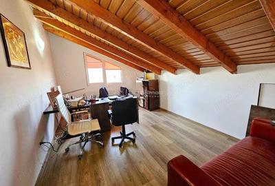 Apartament cu 4 camere cu scara interioara zona centrala, etaj 2 - 3