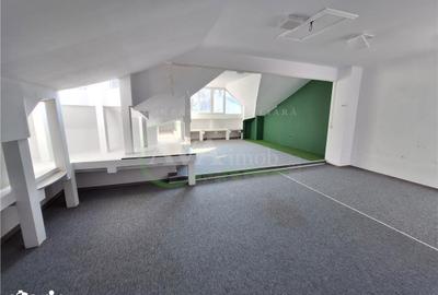 Casă cu 6 camere cu Teren 400 Mp în Central - 2