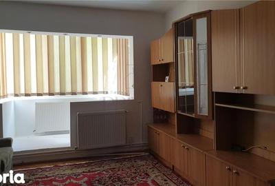 Apartament cu 3 camere semidecomandat, mobilat în Circumvalațiunii - 11