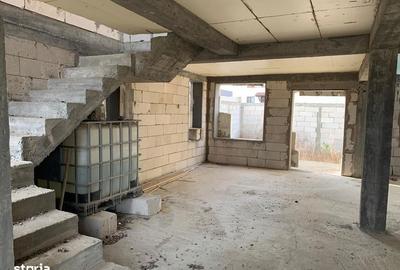 Casă cu 4 camere cu Canalizare în Central - 3