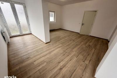 Casă cu 8 camere cu Teren 495 Mp în Glina - 16