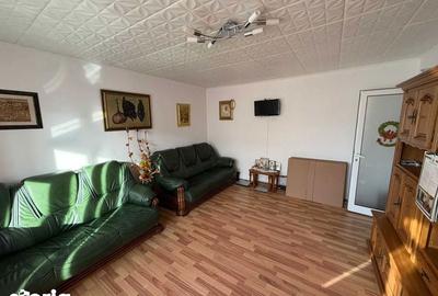 Apartament cu 4 camere decomandat în Central