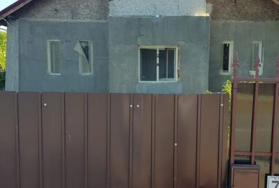 Casă cu 4 camere decomandat în Bănești - 5