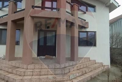 Casa / Vila cu 5 camere de inchiriat in zona Bariera Valcii - 1