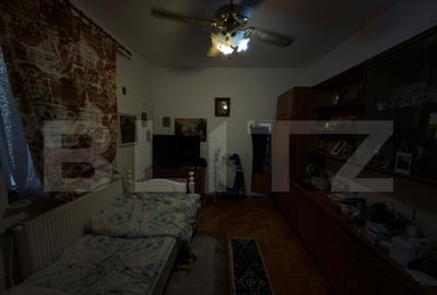 Casa spa?ioasa cu 2 corpuri , 300 mp ideala pentru 2 - 9