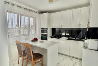 Casă cu 5 camere în Moșnița Nouă