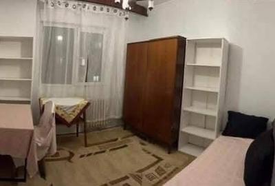 Apartament cu 3 camere decomandat, mobilat în Nicolina