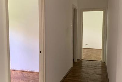 Apartament cu 3 camere semidecomandat în Berceni - 10