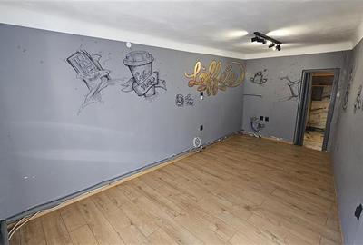 Spațiu comercial, de 18 mp, în Central - 4