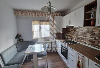 Apartament cu 3 camere decomandat, mobilat în Soarelui