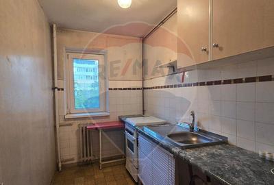 DE VANZARE Apartament cu 4 camere in zona 1 DECEMBRIE 1918 - 2