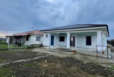 Casă cu 4 camere cu Teren 590 Mp în Sătmărel - 2