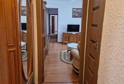 Ocazie: vand apartament cu 3 camere str.Ghe Lazar - 10