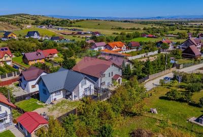 Casă individuală cu 8 camere cu Garaj în Colonia 1 Mai - 30