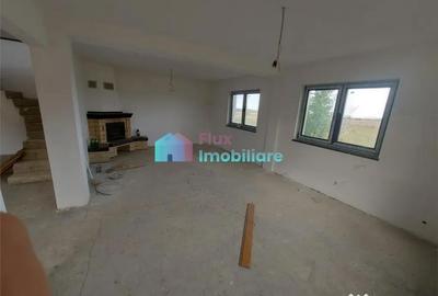 Casă cu 4 camere cu Teren 8450 Mp în Central - 12